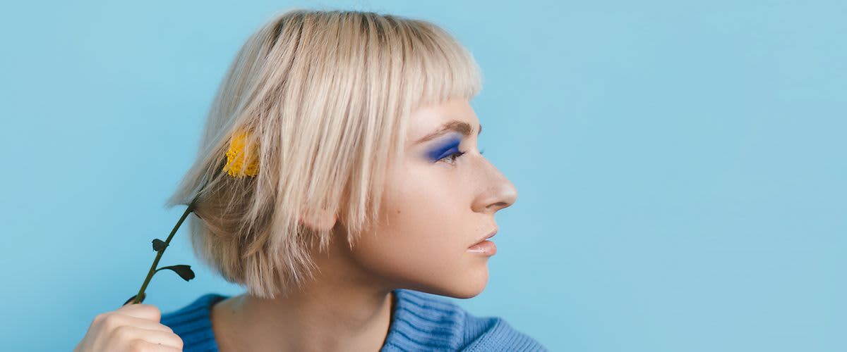 Класическо синьо: тенденционният цвят в грима 