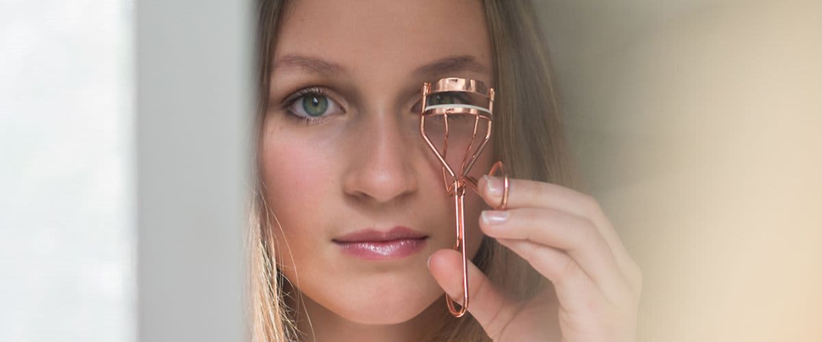 Как правилно да гримираме очи с паднал клепач