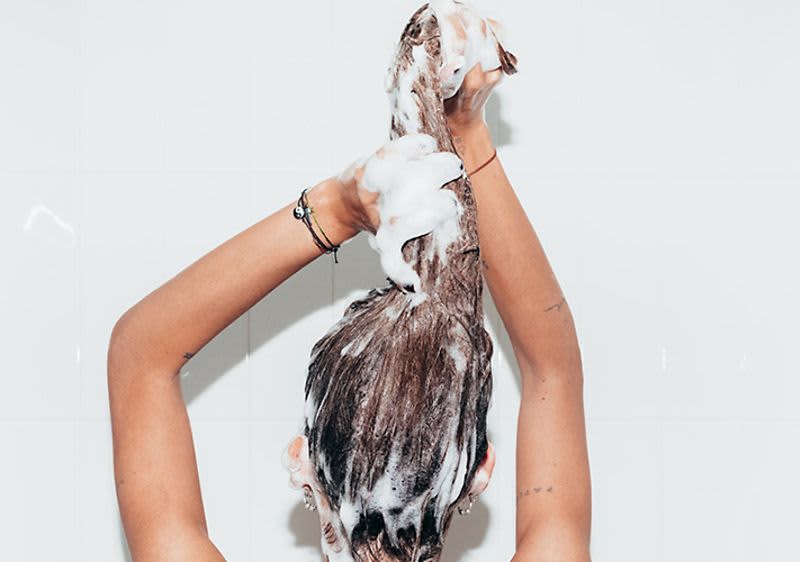 Какво да избягвате и как да направите косата си отново здрава?