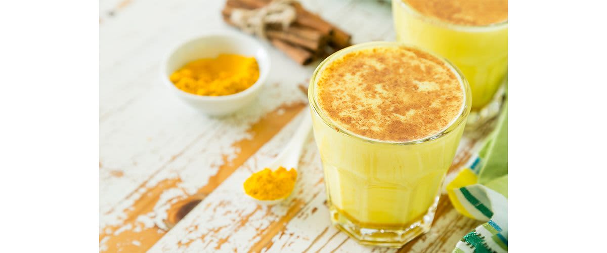 "Златно мляко" по аюрведична рецепта 