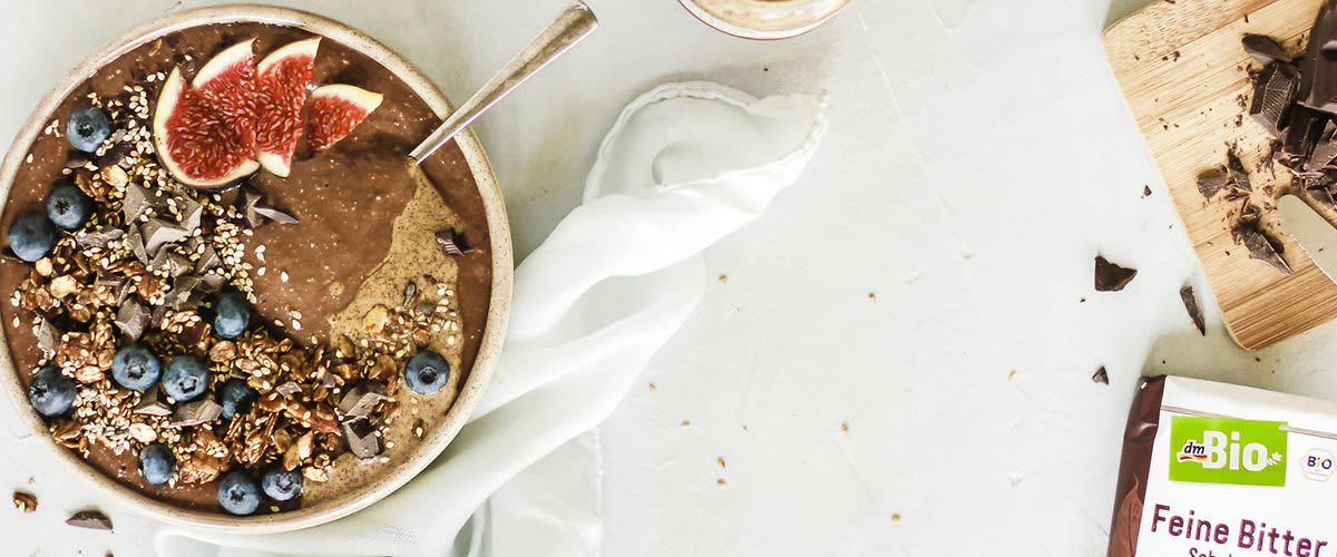 Рецепта за шоколадова закуска с бадемова-медена гранола