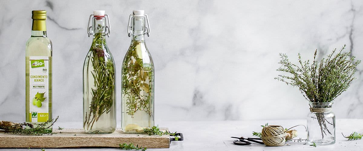 Пикантна идея за кухнята: билков оцет