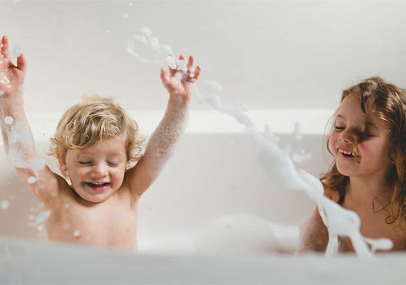Направете къпането забавно за децата