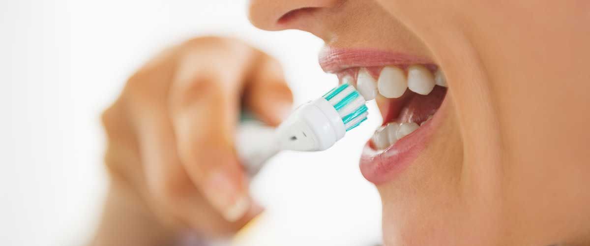 Пет съвета за искрящо бели зъби