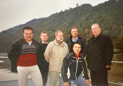 Гюнтер Бауер (вдясно) сред първите международни управляващи директори.