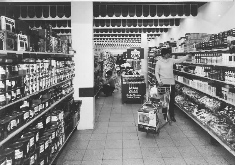 Концепцията за отстъпка доминираше появата на dm в ранните години.