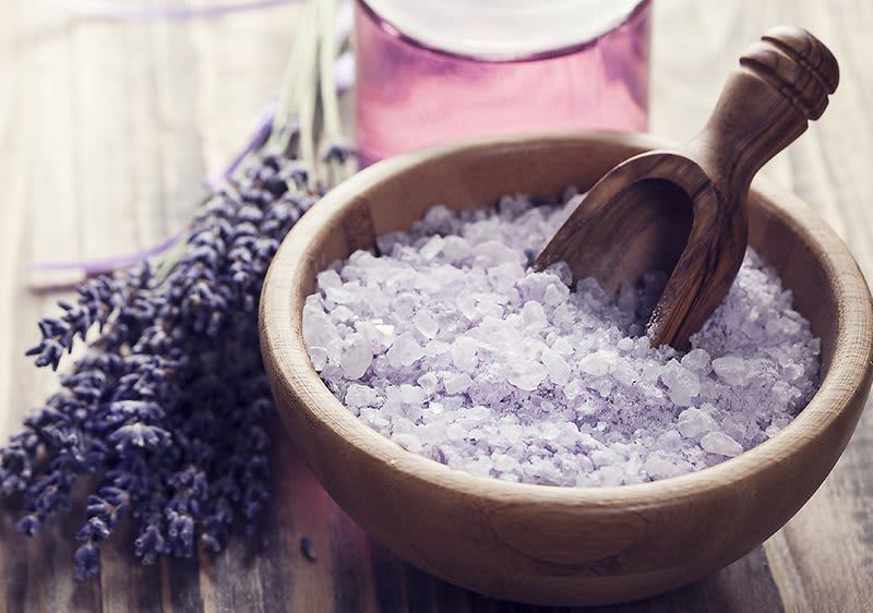 Сол с билки и цветове