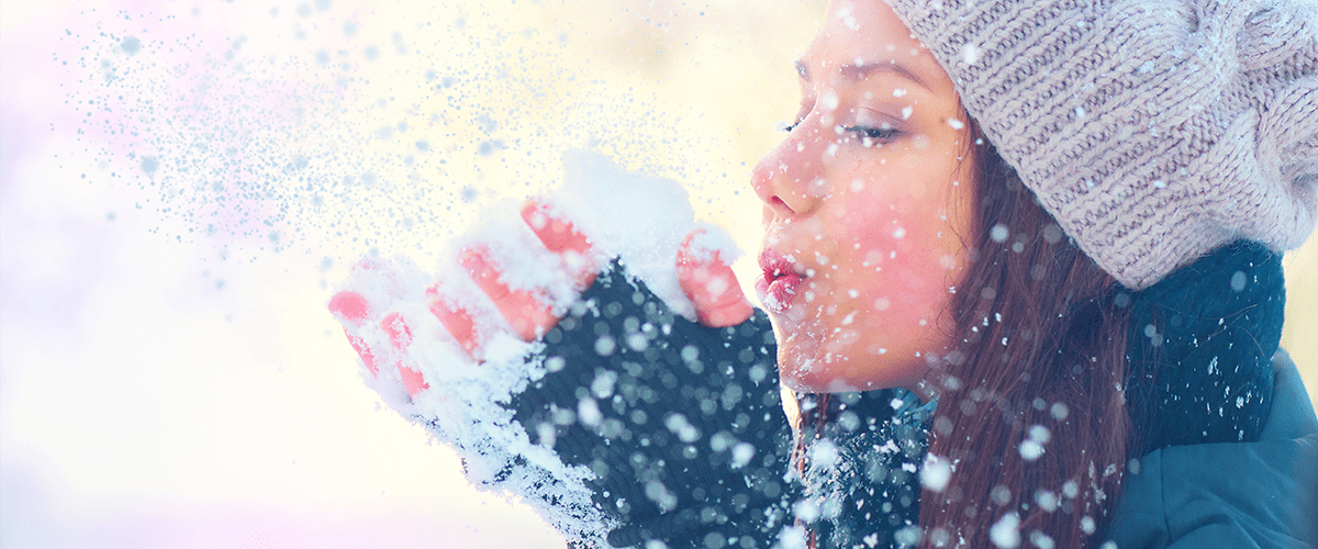 Момиче в снежна обстановка