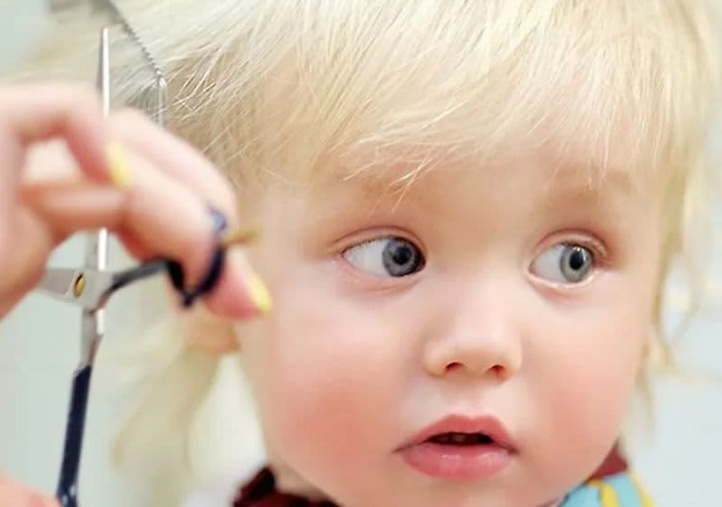 Първото подстригване на бебето