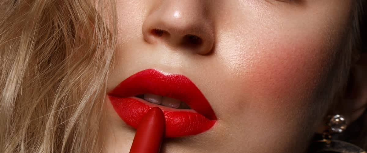 червени устни