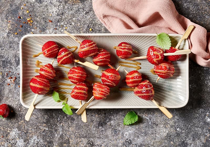 grilovani yagodovi shishcheta s balsamov dip