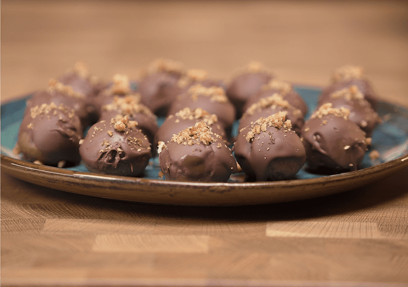 Сладка рецепта: шоколадови бонбони с бадеми
