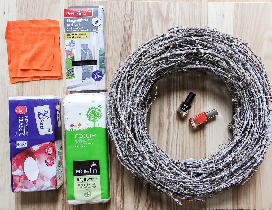 Za ljubitelje Halloweena: DIY zastrašujući vijenac za vrata - što nam je potrebno