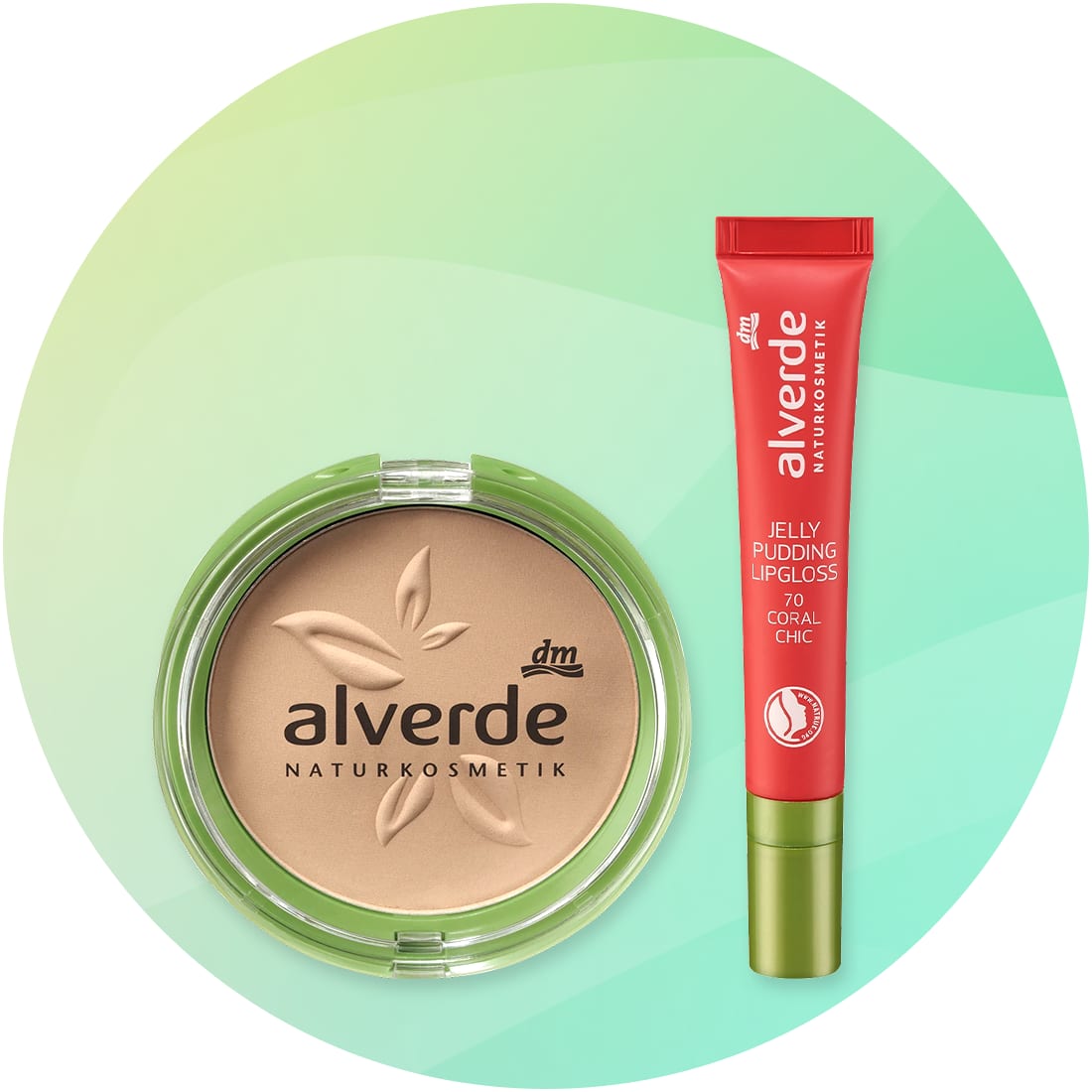 alverde bronzer u zelenom pakiranju i crveni Jelly Pudding lipgloss na svijetlozelenoj pozadini