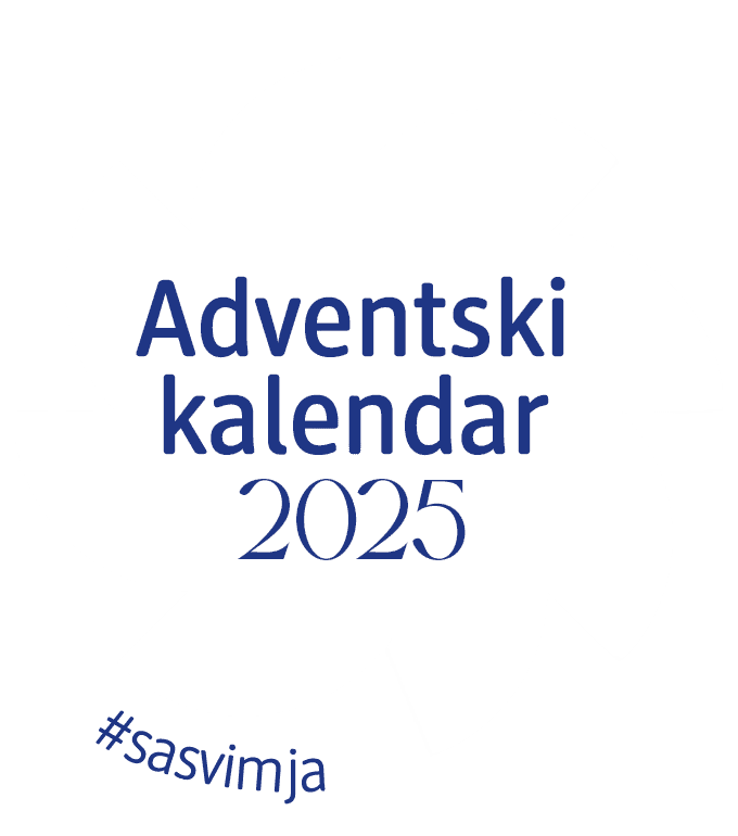Natpis "Adventski kalendar 2025" na bijeloj pozadini s tekstom "#sasvimja"