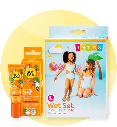Krema za sunčanje SPF50 pored pakiranja dječjeg plivaćeg kompleta