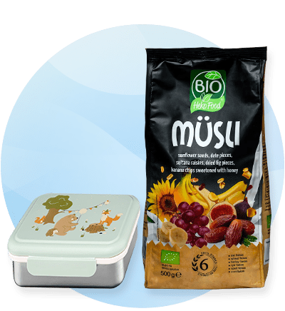 Müsli pakiranje BIO uz posudu za užinu na svijetloj pozadini