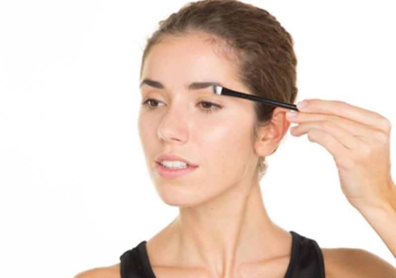 Korak 3. Šminkanje obrva