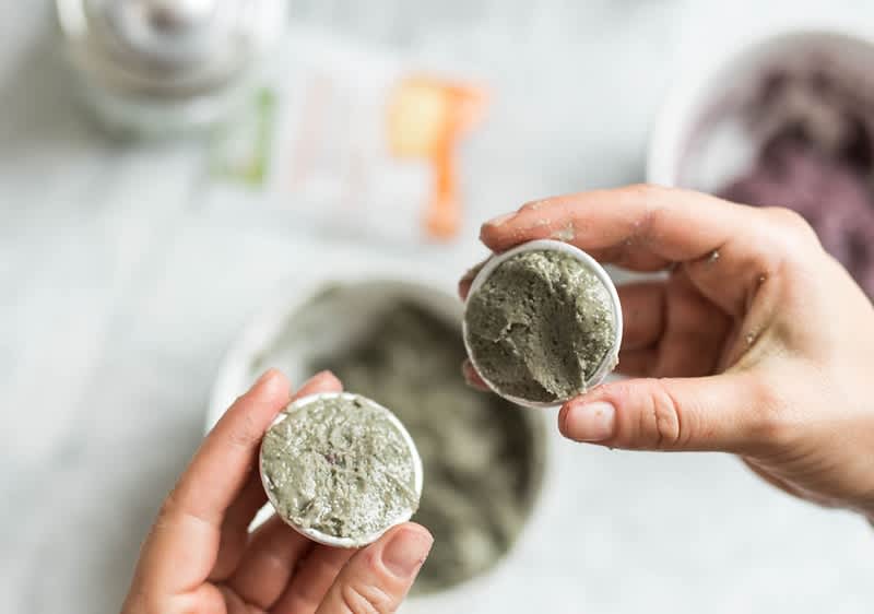 DIY: kuglice za kupanje - stavite smjesu u kalupe