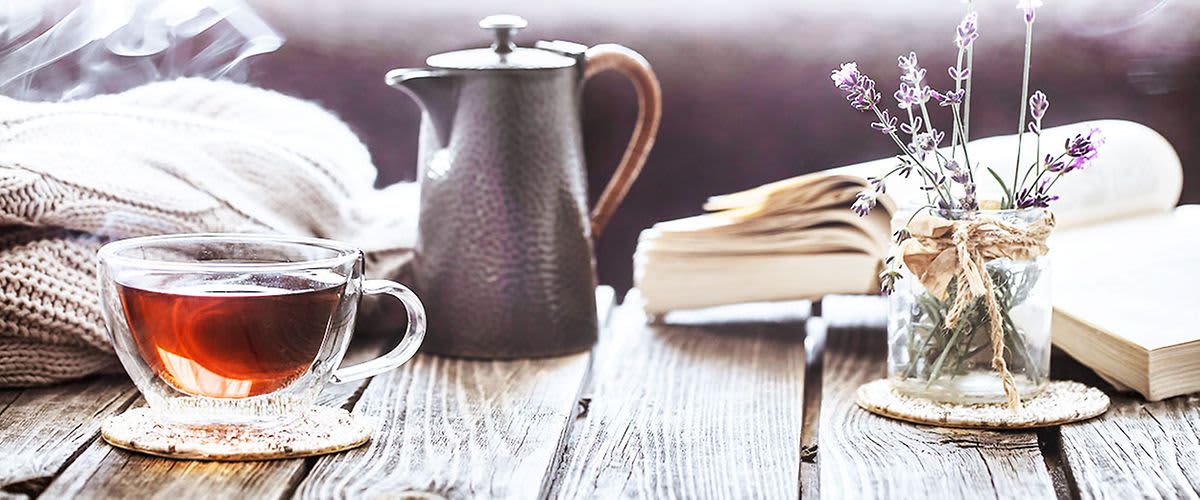 Im Bild eine dampfende Tasse Tee.