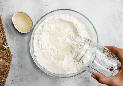 Umijesite tijesto za tortilje