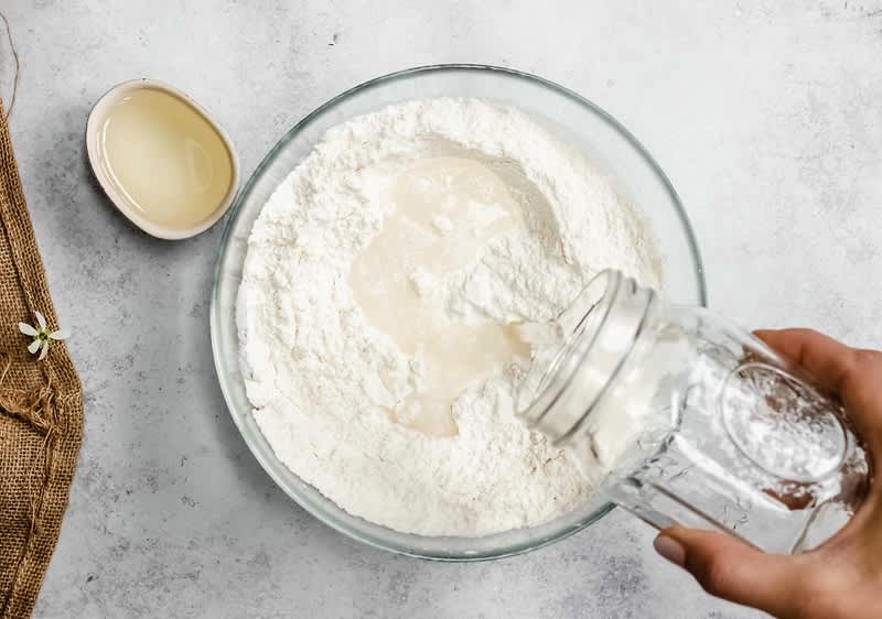 Umijesite tijesto za tortilje