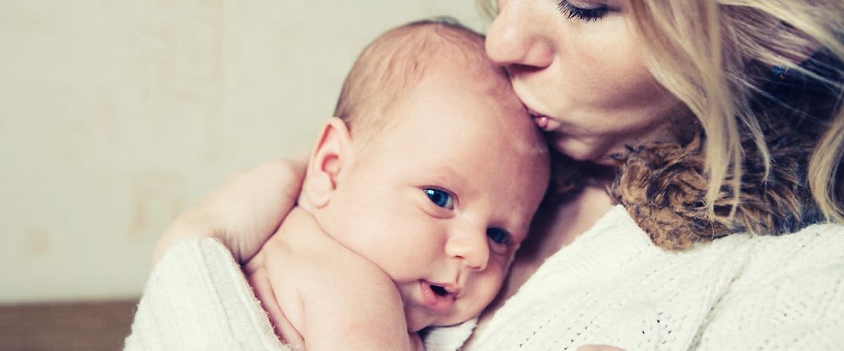 Više od 2.000 poklon paketa proizvoda potrebnih za njegu beba i majki donirano je porodiljama širom BiH