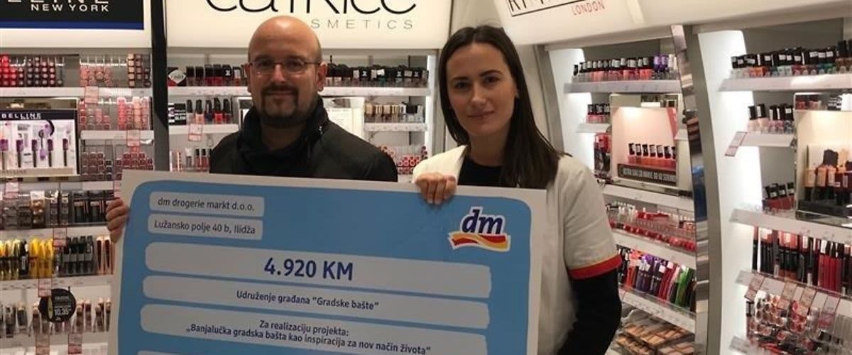 Više od 2.000 poklon paketa proizvoda potrebnih za njegu beba i majki donirano je porodiljama širom BiH