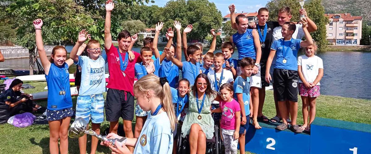 Kompanija dm donirala sredstva za nabavku dresova KKRK „Trebišnjica“