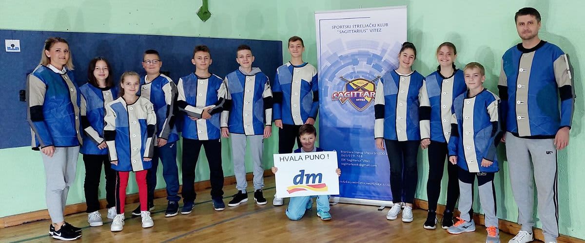 Kompanija dm donirala sredstva za nabavku streljačkih odijela za SSK „Sagittarius“