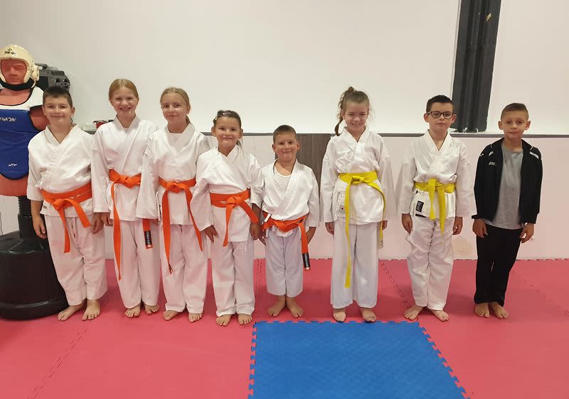 dm donirao sredstva za nabavku sportske opreme karate klubu „Metalno“ iz Zenice