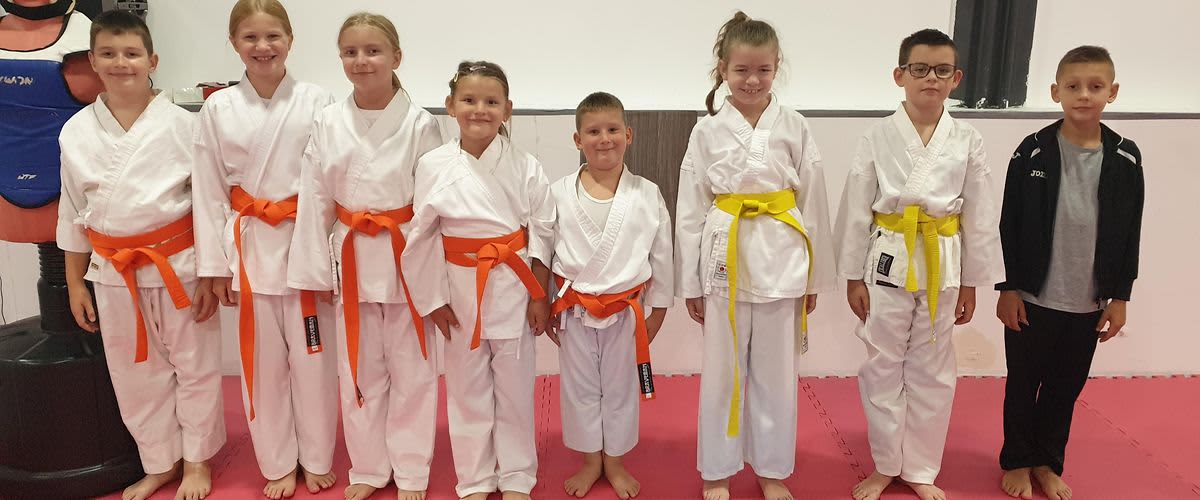 dm donirao sredstva za nabavku sportske opreme karate klubu „Metalno“ iz Zenice