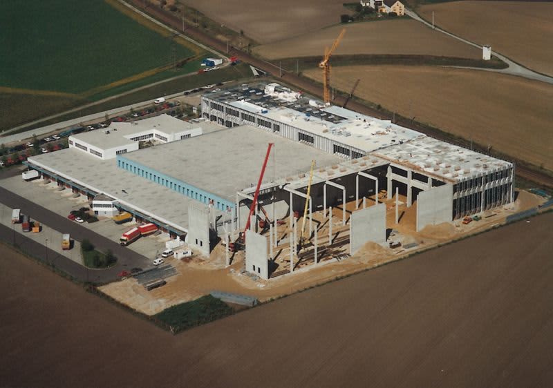 1989. Novi distributivni centar u Austriji