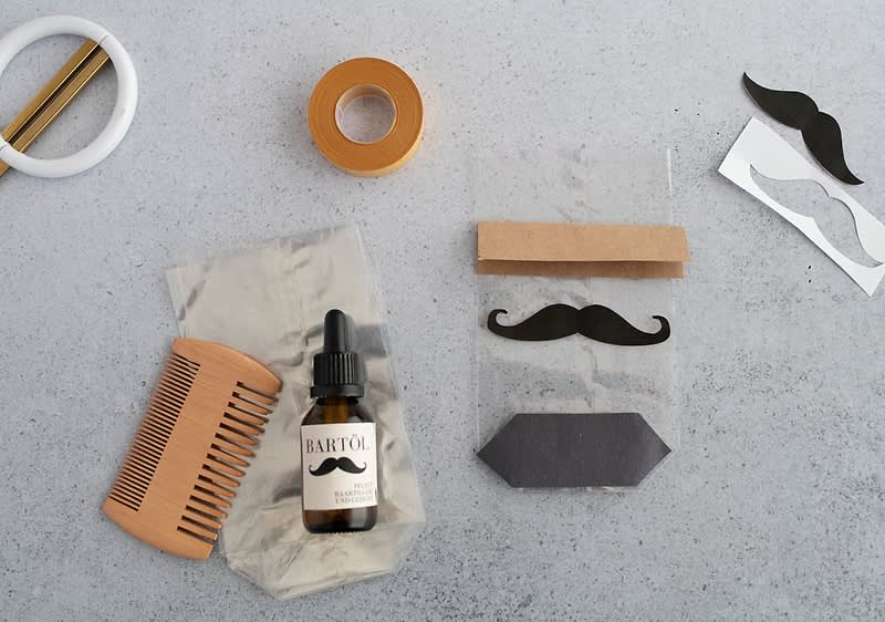 Zapakirajte ulje za bradu u prozirnu vrećicu