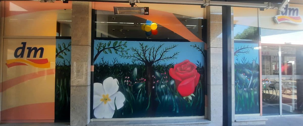 Street art na dm prodavnici u Mostaru