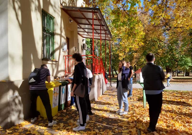 Kante za razdvajanje otpada postavljene na Ilidži
