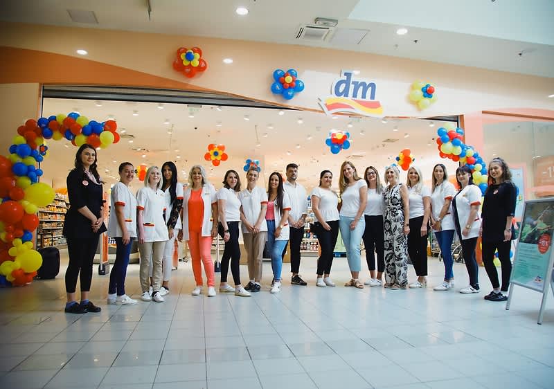 Otvorena preuređena dm prodavnica u Lukavici slika