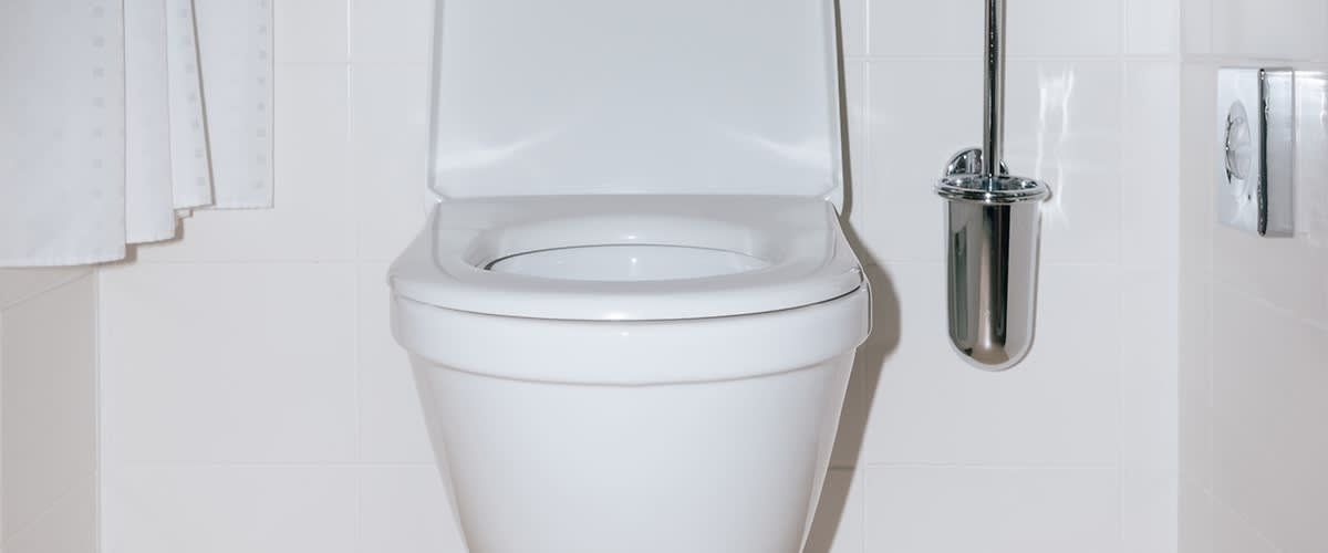 Začepljen WC – Provjerena rješenja i savjeti