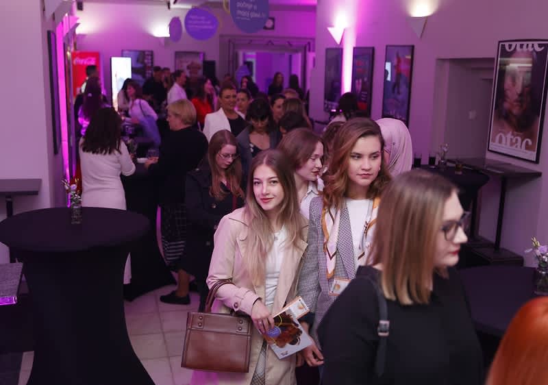 Izvedbom predstave „Ljubičasto“ ozvaničen početak dm kampanje za žensko zdravlje