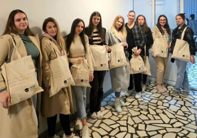 U sklopu dm kampanje {ZAJEDNO} za bolje sutra 2024., uspješno realizovan projekt „Menstruacija i zdravlje žena NISU tabu tema“