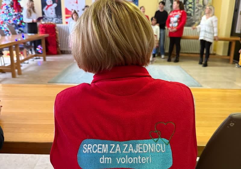 Treću godinu zaredom dm uljepšao praznike štićenicima Doma za djecu bez roditeljskog staranja u Tuzli