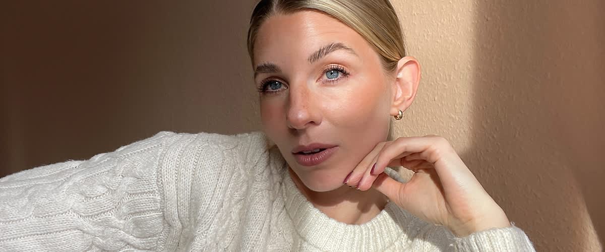 Djevojka obasjana suncem