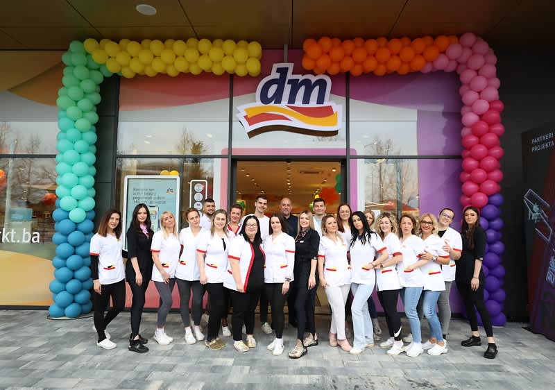 Djelatnici nove prodavnice u Laktašima