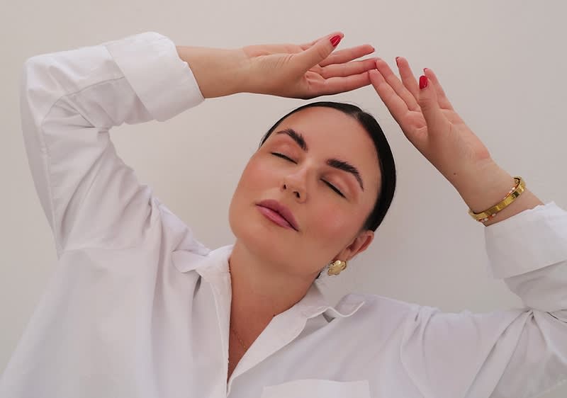 Žena sa Strawberry make up-om