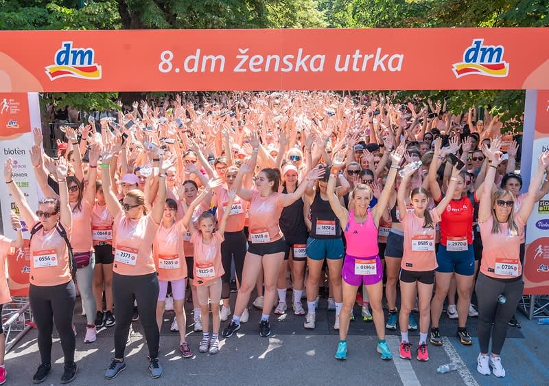 Učesnice na cilju 8. dm ženske utrke