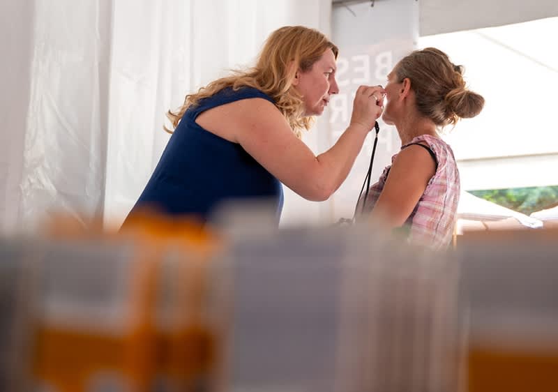 Pregled kože dermoskopom