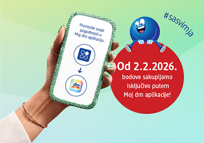 Ruka drži mobilni uređaj i prikazuje Moj dm aplikaciju