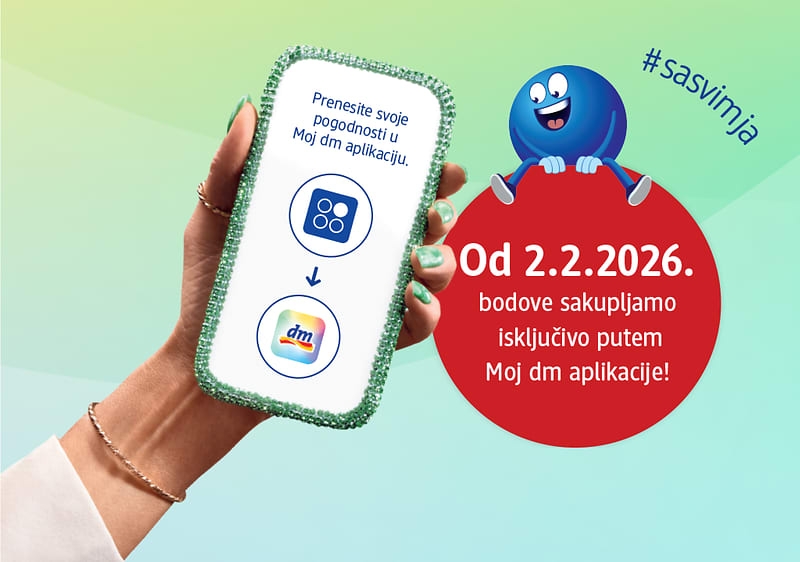 Ruka drži mobilni uređaj i prikazuje Moj dm aplikaciju