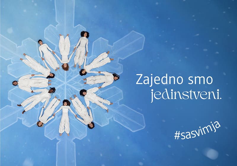 Ljudi posloženi u obliku pahulje