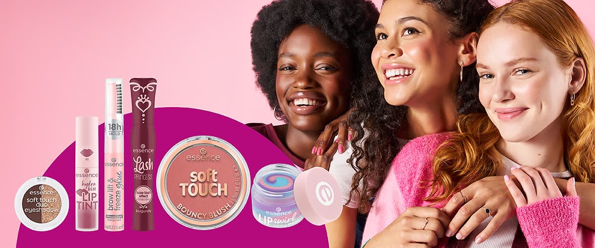 Dvije djevojke sa proizvodima essence